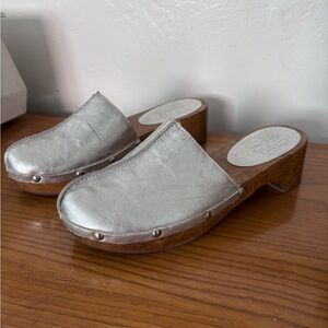 Bird of Flight Joni silver wooden clogs size 7